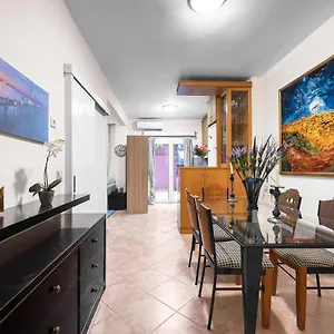 Backyard, Nilie Hospitality Mgmt Διαμέρισμα